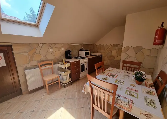 Abigel 2 Vendeghaz 3* Мишкольц