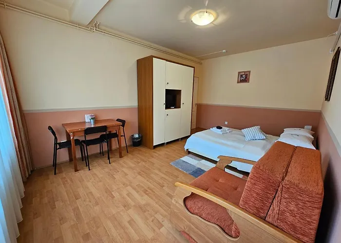 Abigel 2 Vendeghaz 3* Мишкольц